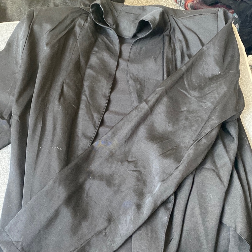 Cute and comfortable blazer with shoulder pads. Only worn once.